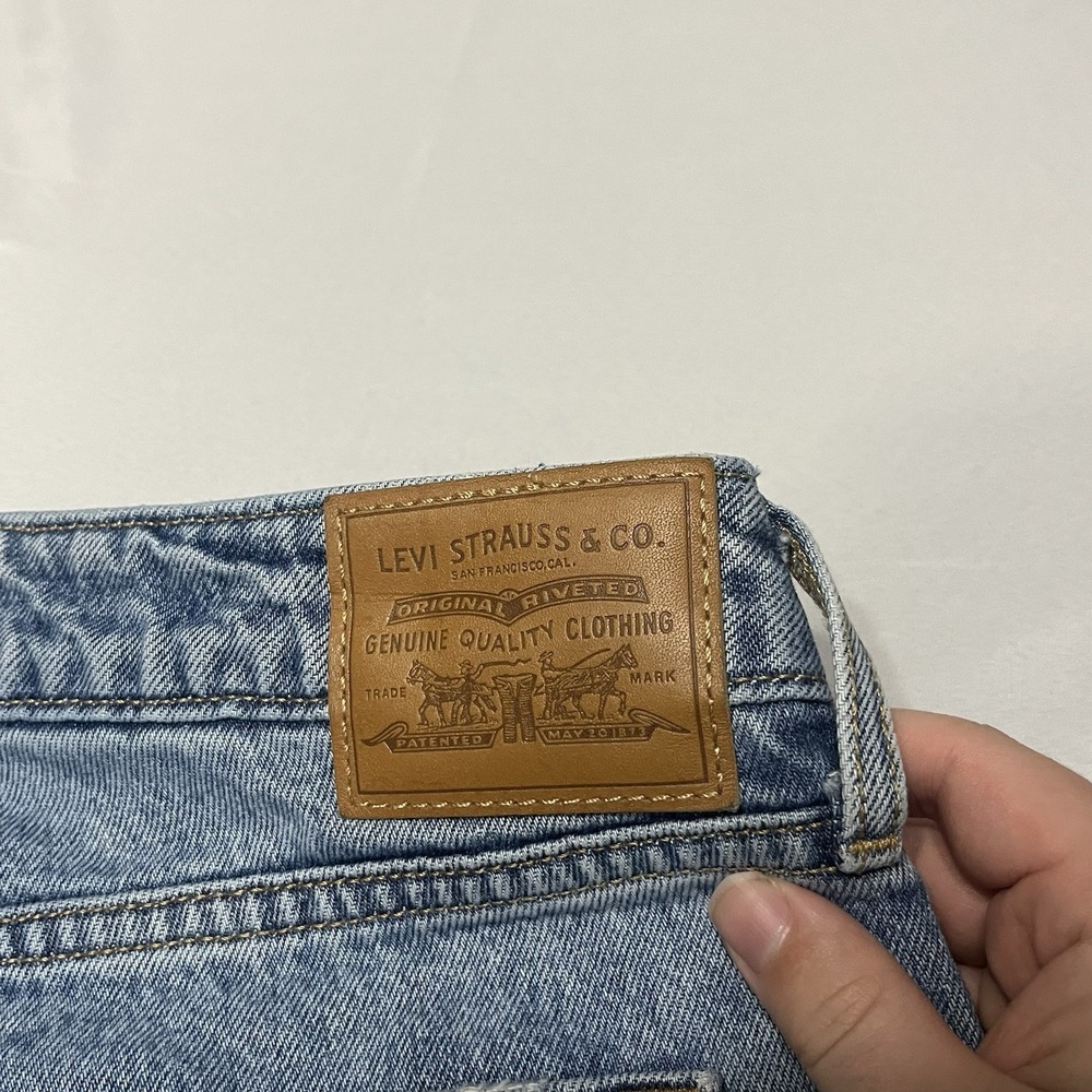 Levi's Premium Low Loose Jeans Fits Size 32x31 Baggy Wide Leg Distressed Denim - Picture 4 of 8
